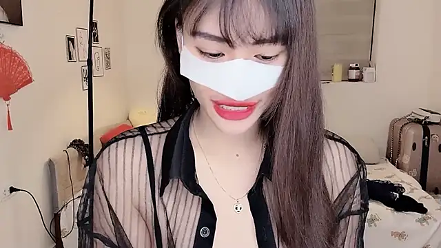 Snapshot of MaiLiiil chatting on 10/14/25, 10:49 MaiLiiil online show from 10/14/25, 10:49