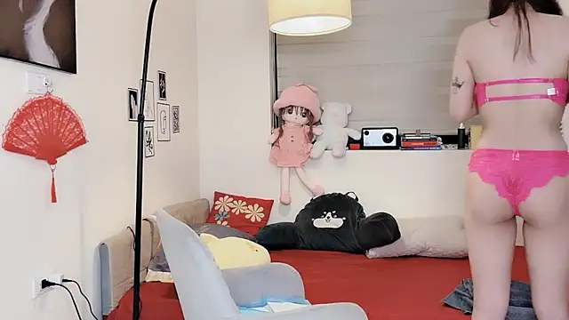 Snapshot of MaiLiiil chatting on 10/30/25, 02:04 MaiLiiil online show from 10/30/25, 02:04