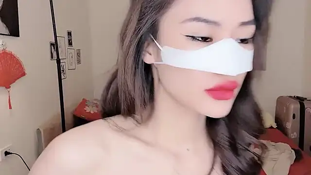 Snapshot of MaiLiiil chatting on 11/02/25, 02:44 MaiLiiil online show from 11/02/25, 02:44