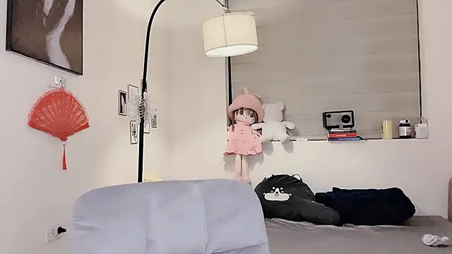 Snapshot of MaiLiiil chatting on 10/11/25, 10:38 MaiLiiil online show from 10/11/25, 10:38