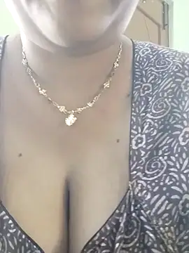 Geetha227 online show from 09/28/25, 04:08