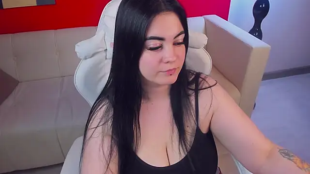 Snapshot of SandraEleson chatting on 11/15/25, 05:33 SandraEleson online show from 11/15/25, 05:33