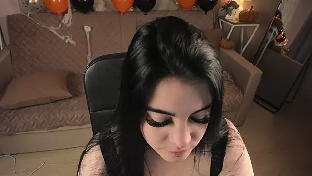 Snapshot of SandraEleson chatting on 10/25/25, 05:50 SandraEleson online show from 10/25/25, 05:50