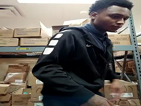 Snapshot of Dropdingo chatting on 10/31/25, 01:46 Dropdingo online show from 10/31/25, 01:46