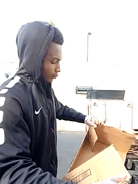 Snapshot of Dropdingo chatting on 11/02/25, 03:06 Dropdingo online show from 11/02/25, 03:06