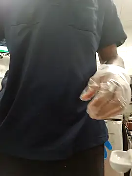 Snapshot of Dropdingo chatting on 11/30/25, 03:02 Dropdingo online show from 11/30/25, 03:02