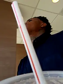 Snapshot of Dropdingo chatting on 10/18/25, 06:54 Dropdingo online show from 10/18/25, 06:54