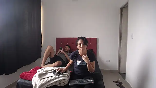 yohacriss online show from 11/28/25, 08:53