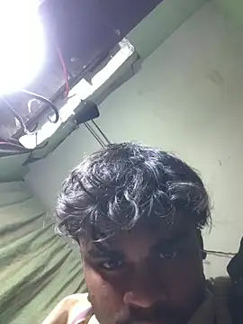 Snapshot of uniquesexyboy5689 chatting on 02/15/26, 02:05 uniquesexyboy5689 online show from 02/15/26, 02:05