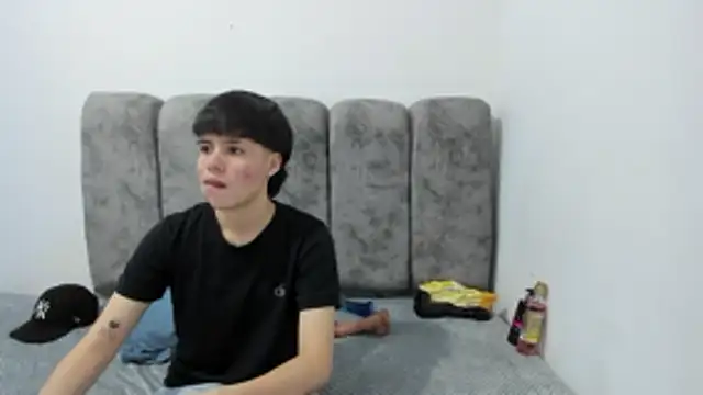 Snapshot of Bruno_Cruzz chatting on 03/28/26, 02:45 Bruno Cruzz online show from 03/28/26, 02:45