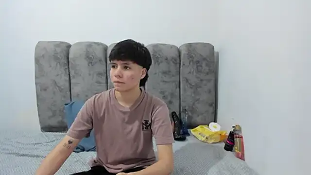 Snapshot of Bruno_Cruzz chatting on 03/29/26, 02:46 Bruno Cruzz online show from 03/29/26, 02:46