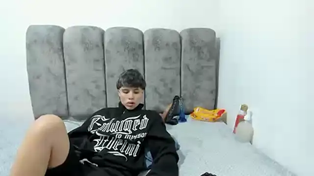 Bruno Cruzz online show from 04/18/26, 02:25