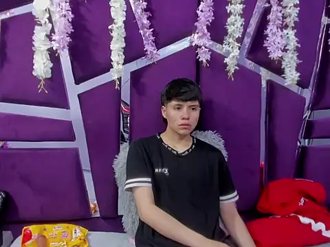 Snapshot of Bruno_Cruzz chatting on 12/20/25, 02:25 Bruno Cruzz online show from 12/20/25, 02:25