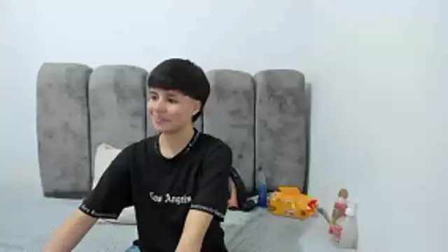 Snapshot of Bruno_Cruzz chatting on 04/14/26, 02:16 Bruno Cruzz online show from 04/14/26, 02:16