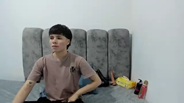 Snapshot of Bruno_Cruzz chatting on 03/27/26, 02:42 Bruno Cruzz online show from 03/27/26, 02:42