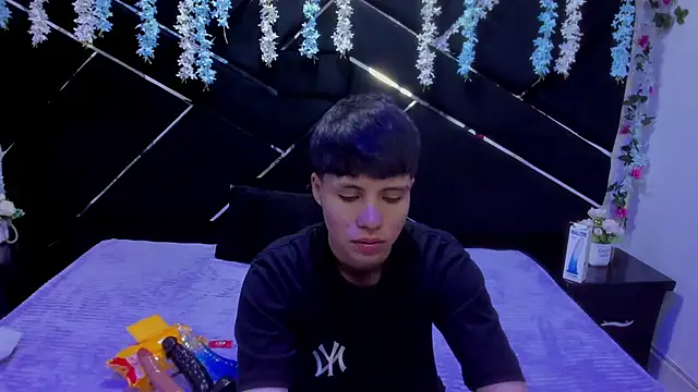 Snapshot of Bruno_Cruzz chatting on 02/11/26, 02:44 Bruno Cruzz online show from 02/11/26, 02:44