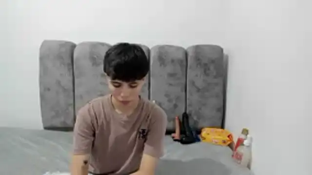 Bruno Cruzz online show from 04/15/26, 02:17