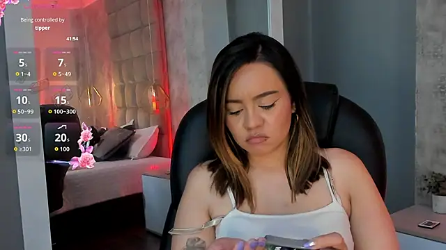 Snapshot of Sky_Junne chatting on 02/10/26, 06:07 Sky Junne online show from 02/10/26, 06:07