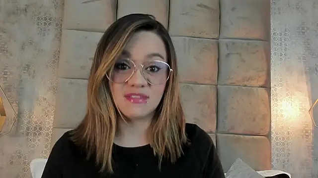 Snapshot of Sky_Junne chatting on 12/22/25, 05:46 Sky Junne online show from 12/22/25, 05:46