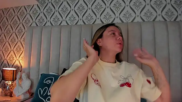 Sky Junne online show from 03/30/26, 05:25