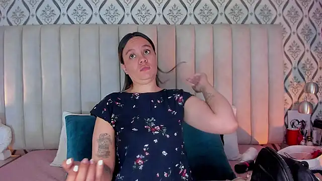 Sky Junne online show from 03/28/26, 05:47