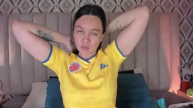 Sky Junne online show from 03/26/26, 05:22