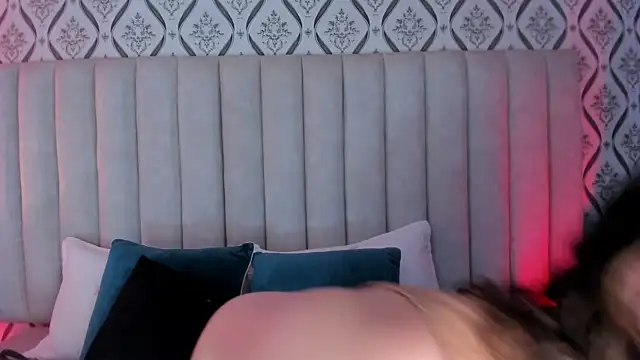 Sky Junne online show from 04/11/26, 05:49