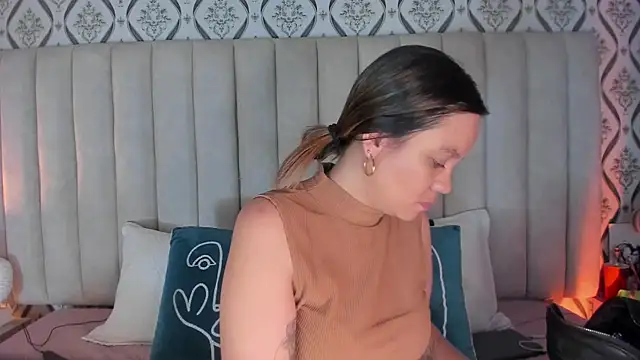 Sky Junne online show from 03/31/26, 05:59