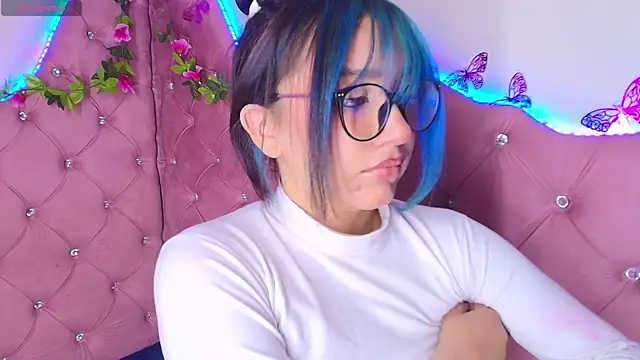 sophiievv online show from 04/15/26, 07:51