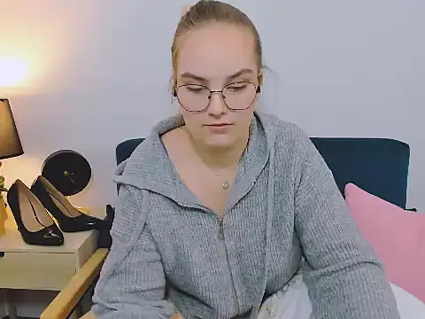 AliceCrazy69 online show from 11/17/25, 03:27