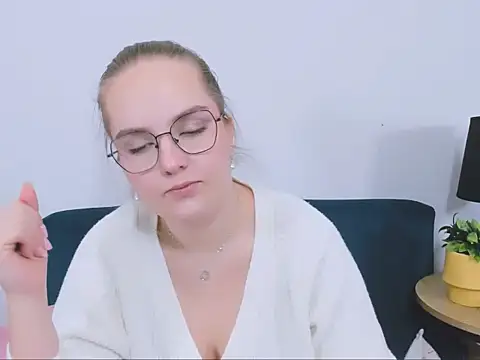 AliceCrazy69 online show from 12/16/25, 04:22