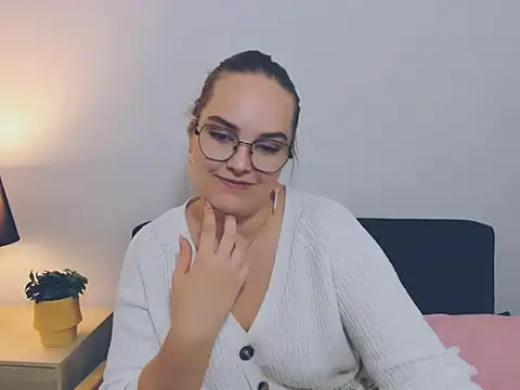Snapshot of AliceCrazy69 chatting on 10/13/25, 10:06 AliceCrazy69 online show from 10/13/25, 10:06