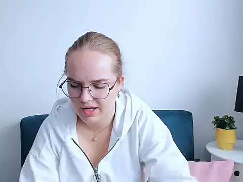 AliceCrazy69 online show from 10/25/25, 08:46