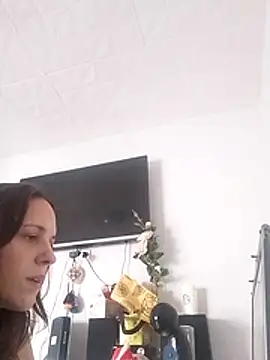 Snapshot of lauflor chatting on 02/14/26, 12:49 lauflor online show from 02/14/26, 12:49