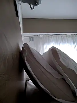 Snapshot of lauflor chatting on 02/21/26, 01:02 lauflor online show from 02/21/26, 01:02