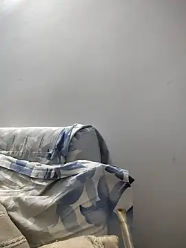 Snapshot of lauflor chatting on 04/19/26, 11:55 lauflor online show from 04/19/26, 11:55