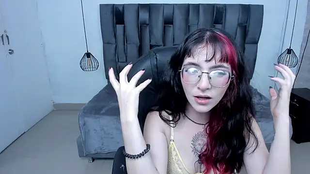 AfroditaLeclair online show from 10/21/25, 08:19