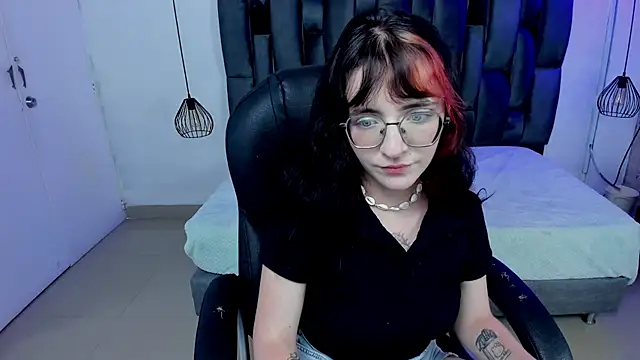 AfroditaLeclair online show from 11/06/25, 08:13