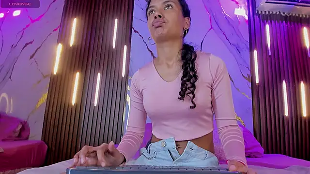 VictoriaDuart online show from 09/17/25, 07:49