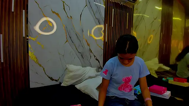 VictoriaDuart online show from 10/19/25, 07:49