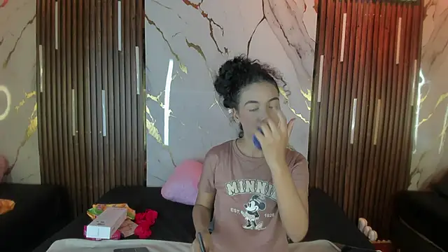 VictoriaDuart online show from 10/11/25, 08:10