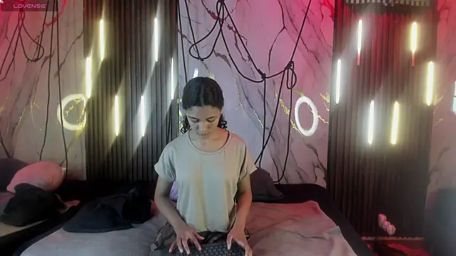 VictoriaDuart online show from 11/01/25, 08:14