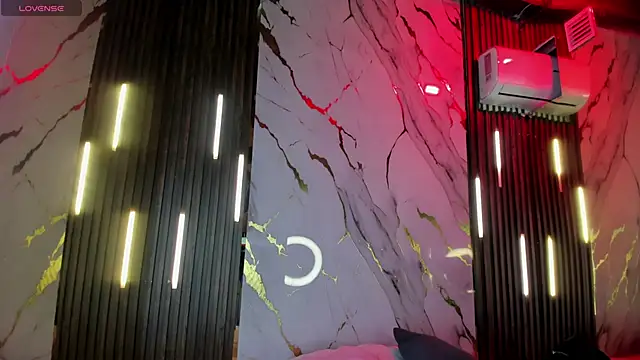 VictoriaDuart online show from 11/06/25, 08:13