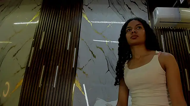 VictoriaDuart online show from 12/05/25, 08:17