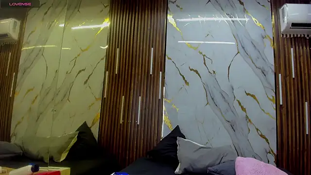 VictoriaDuart online show from 11/10/25, 08:14