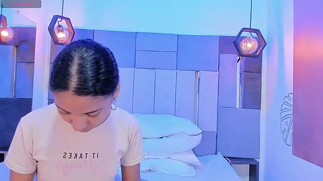 VictoriaDuart online show from 02/02/26, 08:08