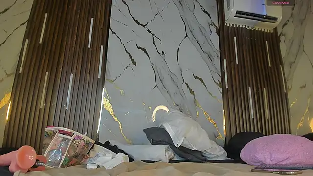 VictoriaDuart online show from 12/20/25, 08:01