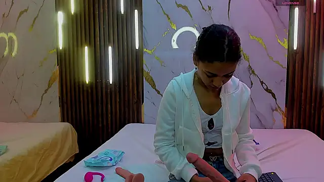 VictoriaDuart online show from 12/15/25, 08:47