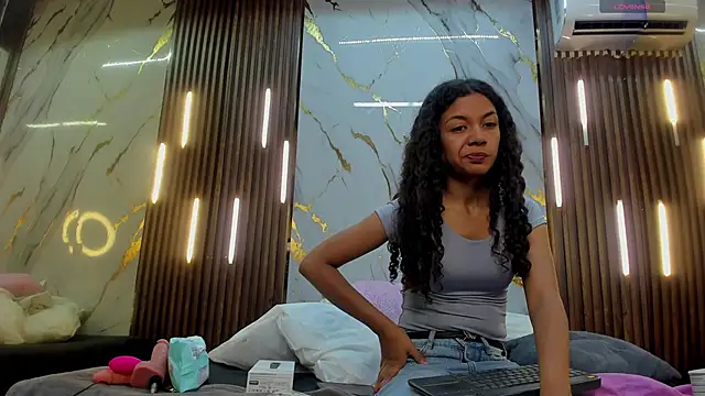 VictoriaDuart online show from 12/14/25, 08:25