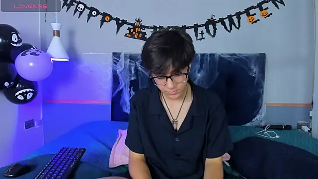 Tsuki Maru online show from 10/11/25, 08:10